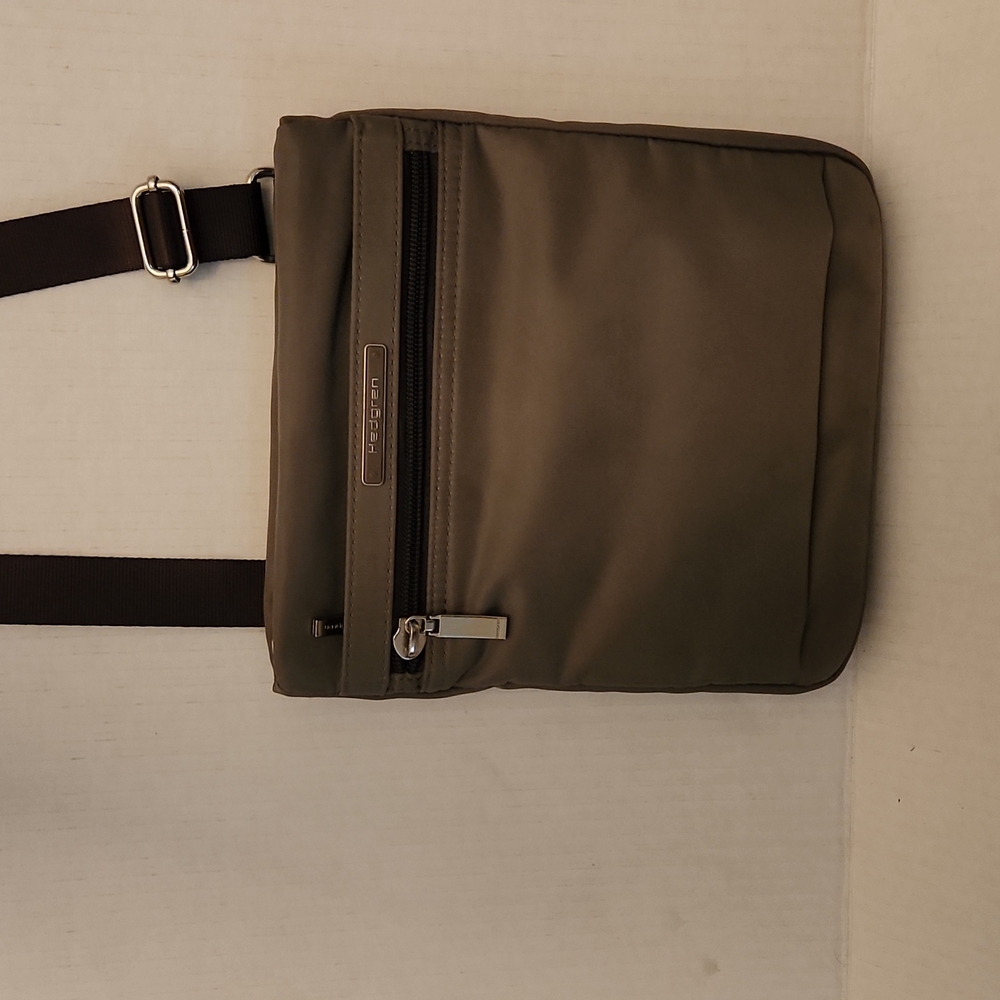 3 Zipper Slim Hedgren Crossbody bag/purse